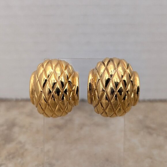 NAPIER Vintage Textured Smooth Gold Tone Screwback Clip On Earrings - Picture 1 of 11